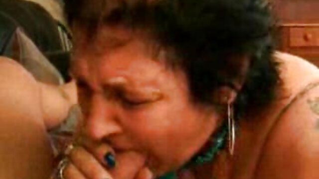 角質の女の子にストッキングmasturbatesのソファ 放尿 女 動画