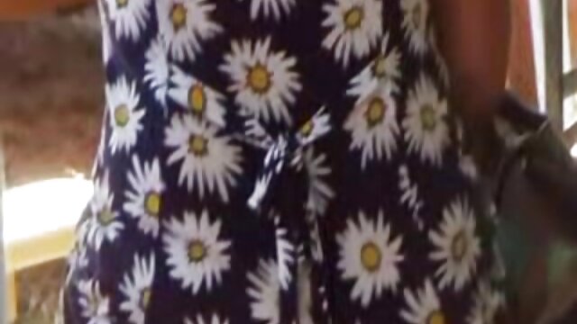 白い女の子はベッドの中で黒人男性と性交する ち じ ょ えろ どう が