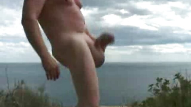 Kraliaはドレスを持ち上げ、バターに浸した大きなロールを鞭 メガネ 女 エロ 動画