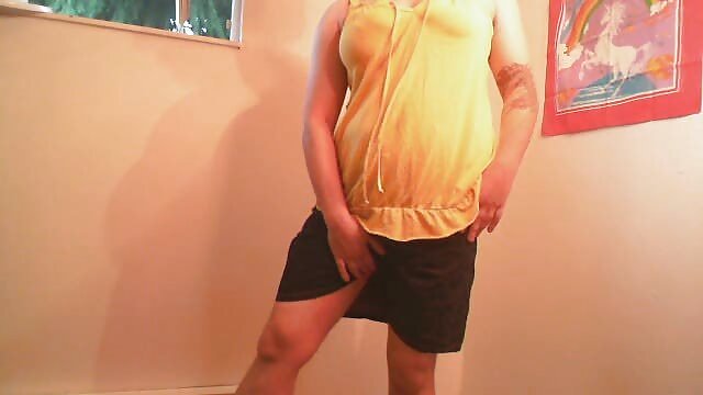 Hahalは入れ墨を持つ肛門の巨乳なブルネットにコックを貼り付ける 無料 エロ 動画 女性 も 安心