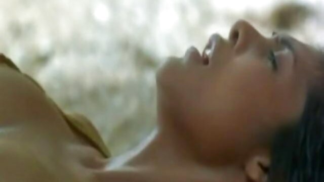 男は彼女の猫に眼鏡と兼を持つ金髪を性交する r18 無料 女性